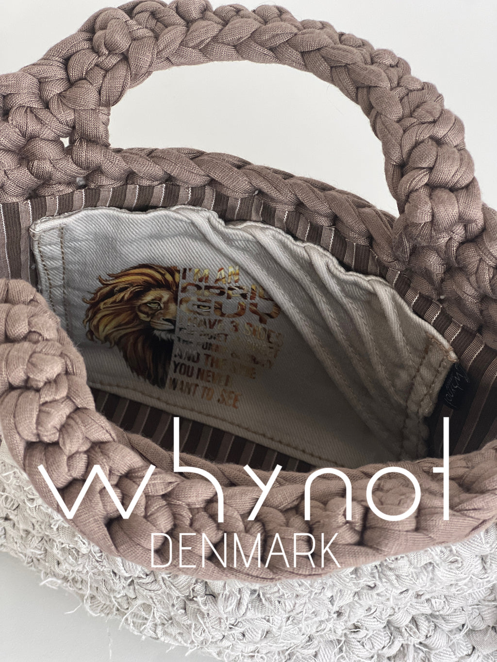 Sandfarvet taske hæklet af recycled jeans