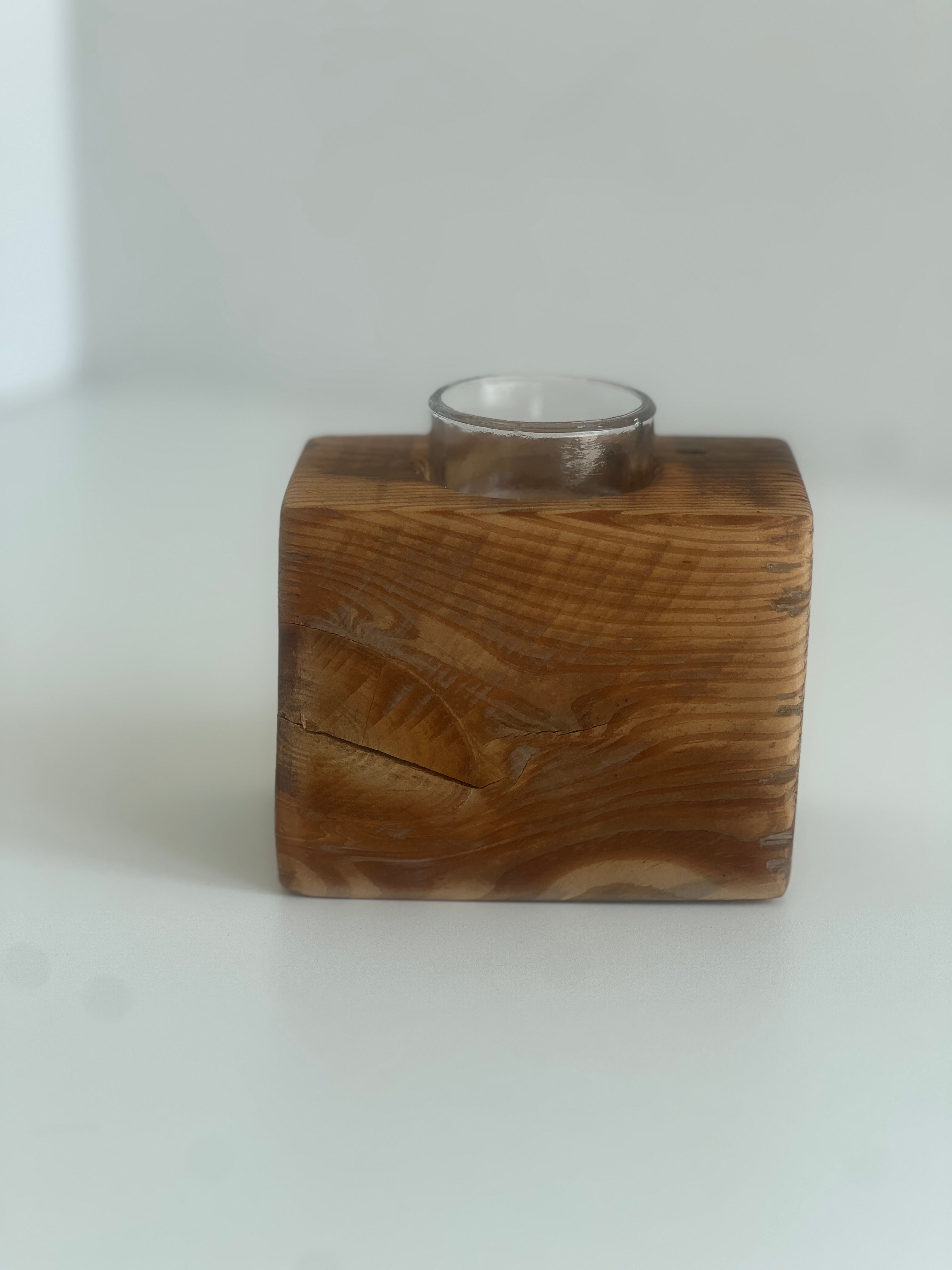 Fyrfadsstage i drivtømmer – 12x9x7 cm