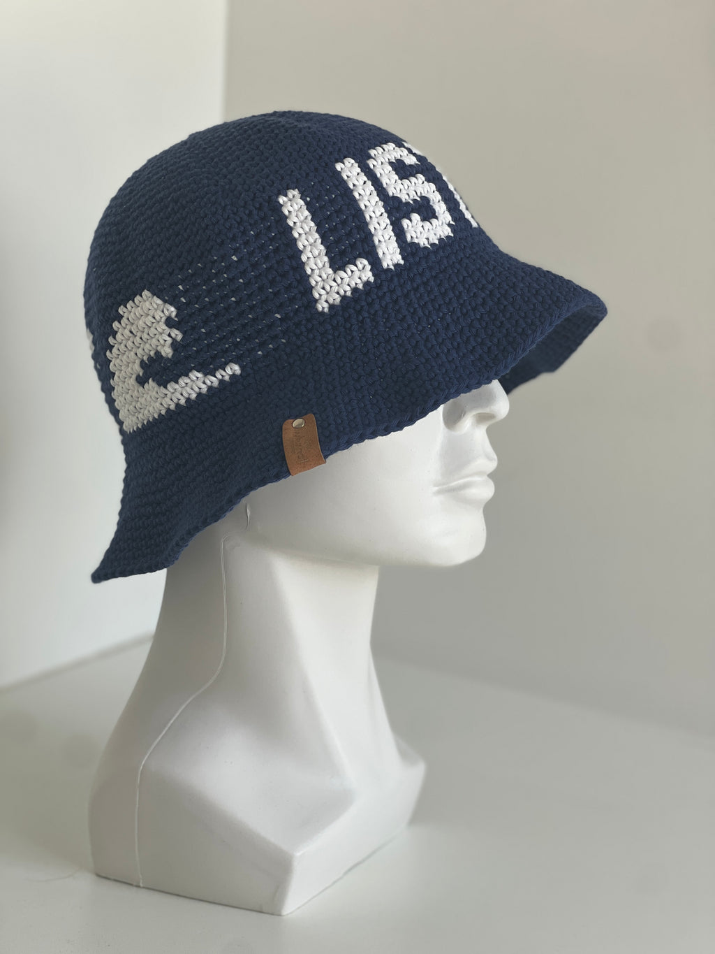 Herrebøllehat – Listen to the 🌊 – Navy