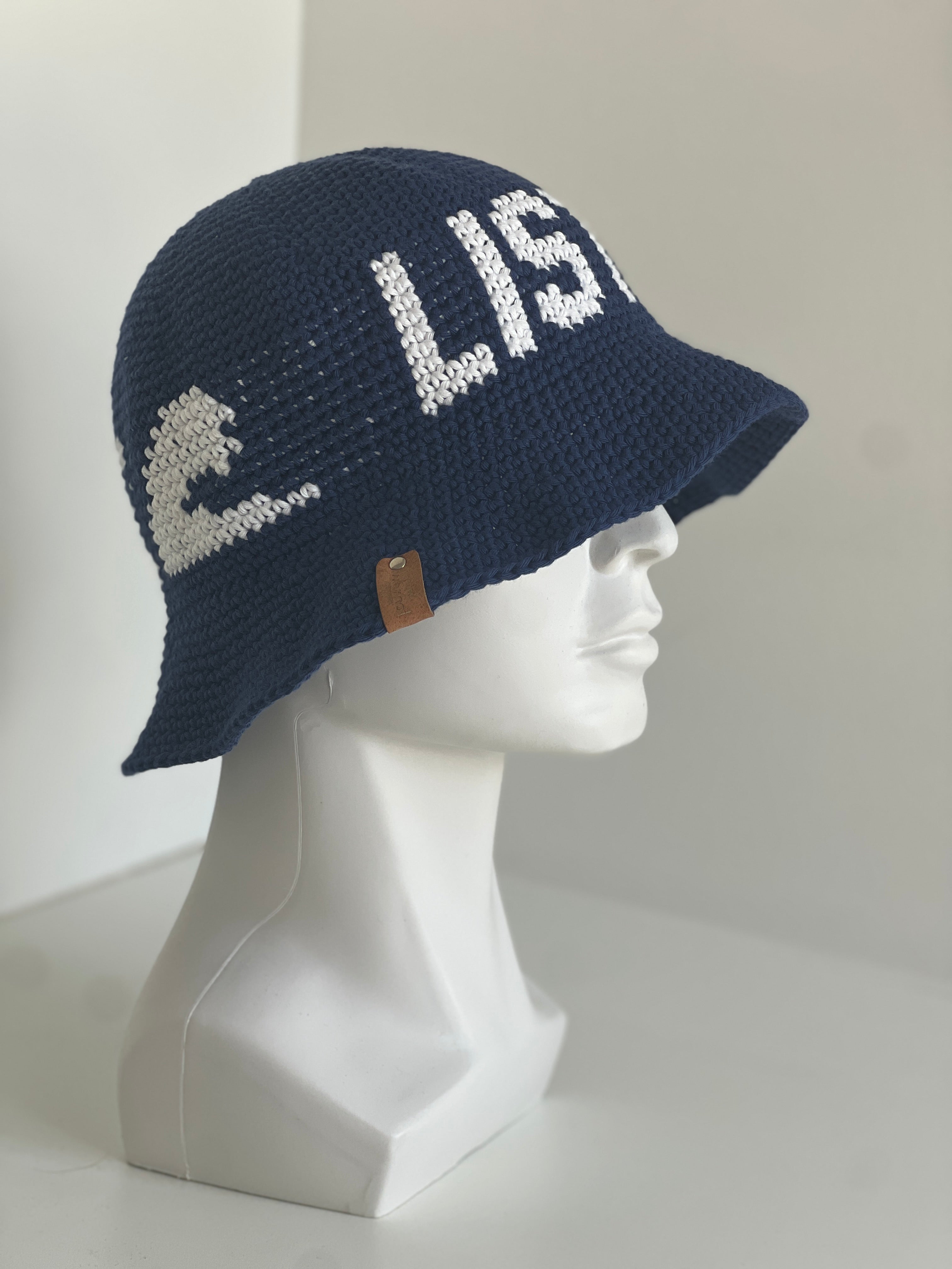Herrebøllehat – Listen to the 🌊 – Navy